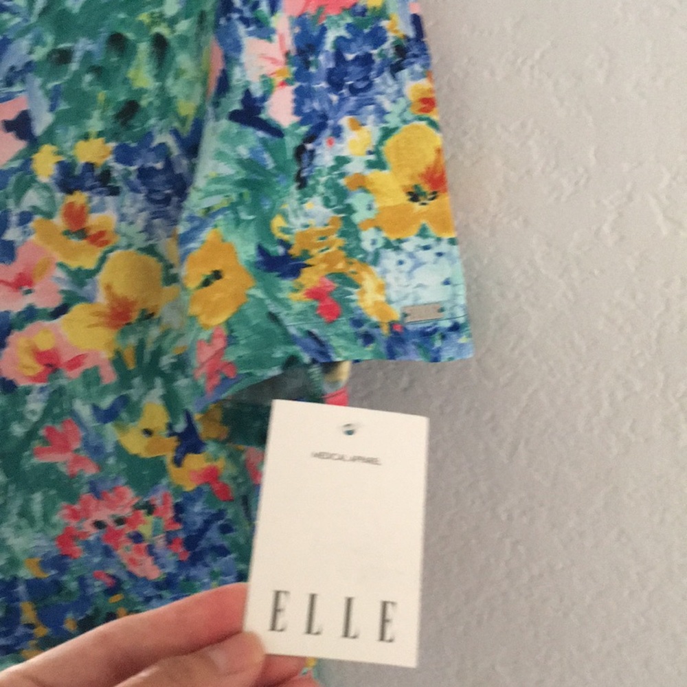 XL Elle Medical Scrub Top - Picture 4 of 5